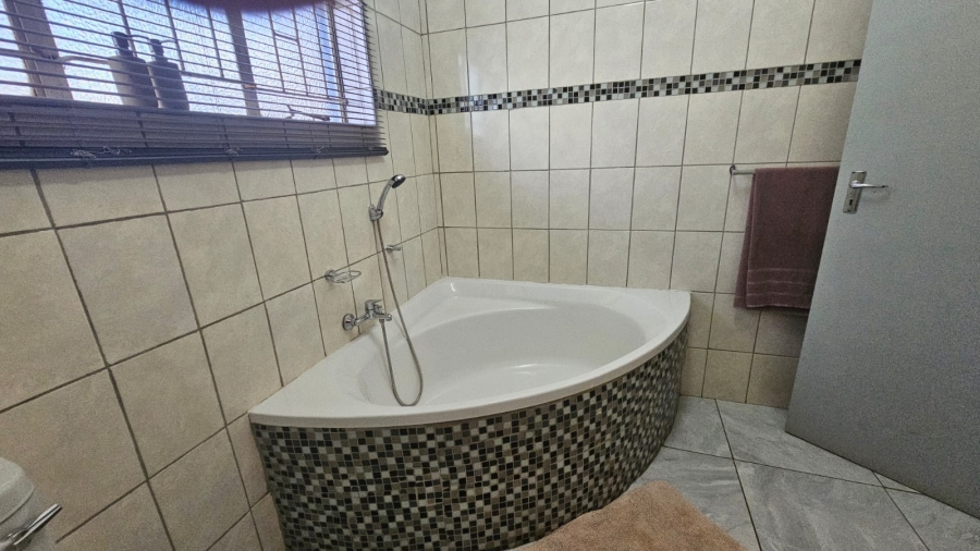 4 Bedroom Property for Sale in Kuruman Northern Cape